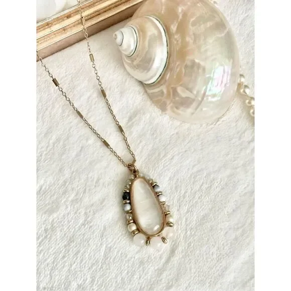 Seashell cream beaded pendant bohemian style necklace ￼ - Picture 3 of 6